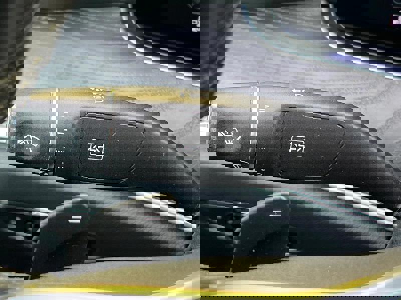 Image Mercedes-Benz 汃獡敳䔠䈠牥楬敮 200 2.0 184 Avantgarde Carplay Clim Bi-zone Caméra PA Sièges élec chauffants Bluetooth Toit ouvrant 